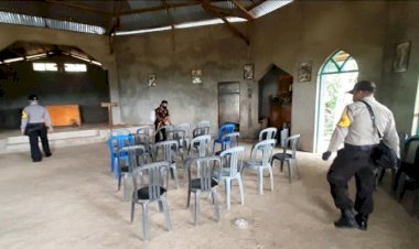 Cegah-Corona,-Bhabinkamtibmas-Desa-Nida-dan-Desa-Kebesani-Lakukan-Penyemprotan-Disinfektan