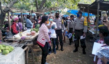 Giat-Ops--Bareng-Tim-Medis-Puskesmas-Wedomu,-Polsek-Tasifeto-Timur-Turun-Sosialiasi-Pencegahan-Covid-19-di-Pasar-Sabete