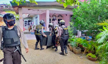 Di-Tengah-Pandemi-Covid-19,-Ditsamapta-Polda-NTT-Berhasil-Amankan-Pelaku-Judi-Sabung-Ayam