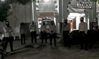 Cegah-Penyebaran-Covid-19,-Polres-Alor-Imbauan-Warga-Untuk-Tarawih-Dirumah