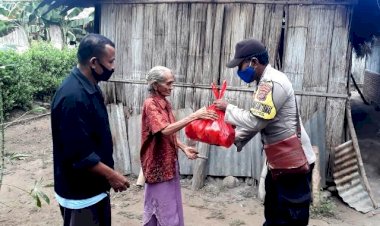 Brigpol-A.Y-Don-Bosko-Distribusikan-Sembako-di-Desa-Bama-dan-Desa-Lamika-Kec-Demon-Pagong