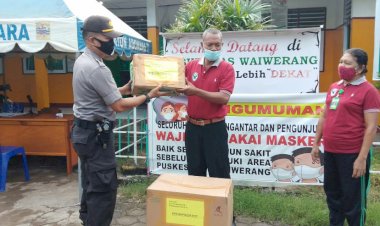 Kapolda-NTT-Beri-Bantuan-APD-kepada-Tenaga-Medis-Puskesmas-Waiwerang-Flotim