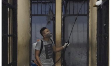 Polres-Mabar-Sterilisasi-Ruang-Tahanan-Dengan-Penyemprotan-Disinfektan