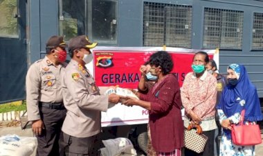 Kapolres-Sikka-Bagikan-1-Ton-Beras-Kepada-Masyarakat-Yang-Kurang-Mampu