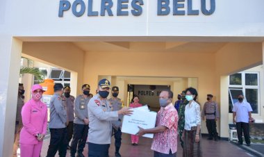Kapolda-NTT-Beri-Bantuan-APD-kepada-Pemda-Belu