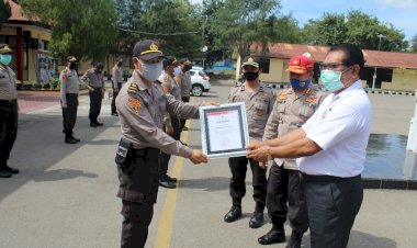 Sumbang-Plasma-Darah-Untuk-Terapi-Covid-19,-Sepuluh-Siswa-SIP-Terima-Penghargaan-dari-PMI-NTT