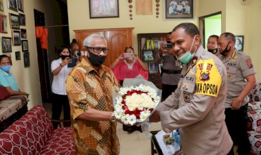 Jelang-HUT-Bhayangakara-Ke-74,-Wakapolda-NTT-Kunjungi-Irjen-Pol.-(Purn)-Drs.-Y.-Jacki-Uly