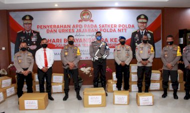 Dalam-Rangka-Hari-Bhayangkara-ke-74,-Kapolda-NTT-Serahkan-Bantuan-APD-dan-Obat-Obatan-ke-Satker-dan-Polres-Jajaran-Polda-NTT