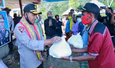 Dalam-Rangka-Hari-Bhayangkara-ke-74,--Wakapolda-NTT-Buka-Kegiatan-Baksos-di-Amfoang-Selatan