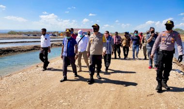 Kapolres-Kupang-Pimpin-Pengaman-Kunjungan-Kerja-Menteri-Perdagangan-RI-di-Desa-Nunkurus