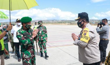 Wakapolda-NTT-Sambut-Kedatangan-Pangdam-IX/Udayana-di-Bandara-El-Tari-Kupang