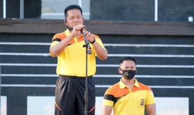 Pimpin-Olahraga-Pagi,-Kapolda-NTT-Minta-Anggota-Polri-Menjaga-Kesehatan-Dengan--Meningkatkan-Kegiatan-Olahraga