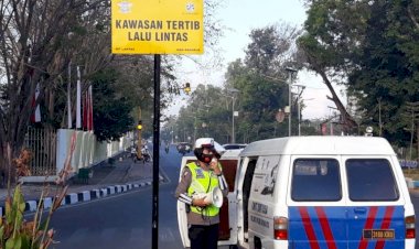 Unit-Dikyasa-Satuan-Lalu-Lintas-Polres-Kupang-Kota-menggelar-kegiatan-sosialisasi-Pendidikan-Masyarakat