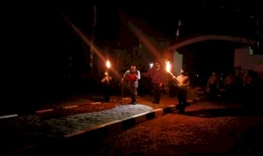 Malam-Renungan-Suci-Di-Makam-Pahlawan-Di-Pimpin-Kapolres-Sumba-Barat-Selaku-Inspektur-Upacara