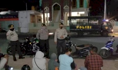 Satsabhara-Polres-Ende-Berikan-Himbauan-Protokol-Kesehatan-Saat-Patroli-Malam