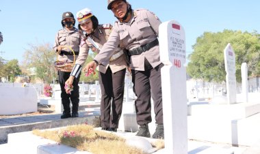 Peringati-Hari-Jadi-Polwan-ke-72,-Polwan-Polda-NTT-Ziarah-Taman-Makam-Pahlawan