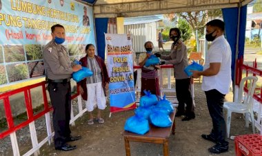 Kasat-Binmas-Salurkan-Beras-Kepada-Warga-Yang-Terkena-Dampak-Covid-19