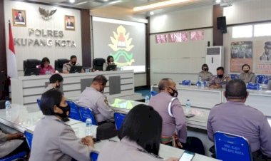 Kapolres-Kupang-Kota-Didampingi-Ibu-Asuh-Polwan-Polres-Kupang-Kota-Ikuti-Syukuran-Virtual-Hari-Jadi-Polwan-Ke-72