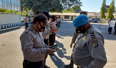 Propam-Polres-Sikka-Lakukan-Pemeriksaan-Kelengkapan-Diri-Personil