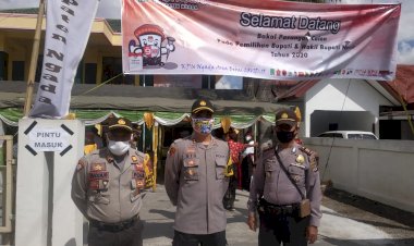 Kapolres-Ngada-Pimpin-Langsung-Pengamanan-Pedaftaran-Bapaslon-Bupati-dan-Wakil-Bupati-Di-KPU-Ngada