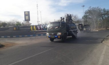 Satgas-Penanggulangan-Covid-19-Semprot-Disinfektan-di-Seputaran-Kota-Kupang