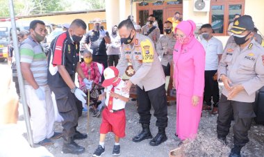 Kapolda-NTT-Beri-Bantuan-Kaki-Palsu-Kepada-Bocah-Difabel-Asal-Takari