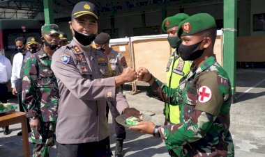 HUT-TNI-Ke-75,-Polres-Ngada-Berikan-Kue-Ultah-Kepada-Kodim-1625/Ngada