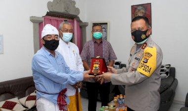 Ketua-PHDI-NTT-Sambut-Hangat-Kunjungan-Silaturahmi-Kapolda-NTT