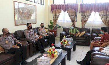Pererat-Tali-Silaturahmi,-Kapolda-NTT-Irjen-Pol.-Drs.-Lotharia-Latif,-S.H.,-M.Hum.,-Kunjungi-Ketua-Sinode-GMIT