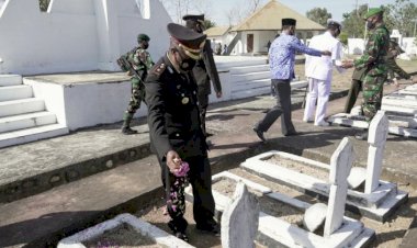 Peringati-HUT-ke-75-TNI,-Wakapolres-Belu-dan-Pejabat-Utama-Ziarah-ke-Makam-Pahlawan-Seroja-Haliwen