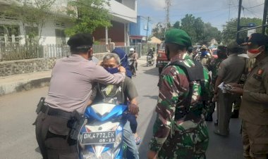 Gelar-Operasi-Yustisi-di-Dua-Lokasi,-Satgas-OAN-Polres-Belu-Bagi-Masker-dan-Imbau-Disiplin-4-M