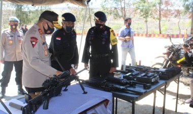 Kapolda-NTT-Irjen-Pol.-Drs.-Lotharia-Latif,-S.H.,-M.Hum-Kunjungi-Mako-Brimob-Subden-3-A-Pelopor-Polres-Sumba-Timur