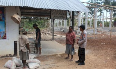 Peduli-Sesama,-Polres-Alor-Berikan-Bantuan-Ke-Masjid-AN-NUR-dan-Gereja-Kapela-STU-Yosep-Lawahing