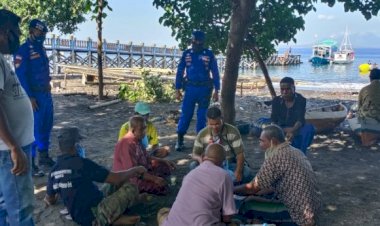 Personil-Sat-Polair-Polres-Ende-Melaksanakan-Sambang-Kemasyarakat-Pesisir