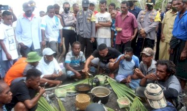 Polres-Flotim-Lakukan-Pengamanan-Ritual-Adat-Penyelesaian-Sengketa-Tanah-di-Kecamatan-Tanjung-Bunga