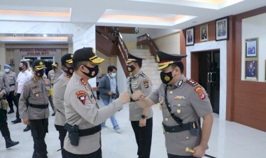 Kapolda-NTT-Pimpin-Upacara-Serah-Terima-Jabatan-Kapolres-Timor-Tengah-Selatan