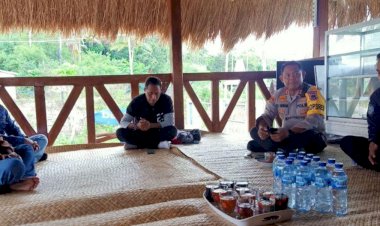 'Ngopi-Bareng',-Kapolres-Sumba-Barat-Ajak-Insan-Pers-Wujudkan-Pilkada-2020-Aman-&-Damai