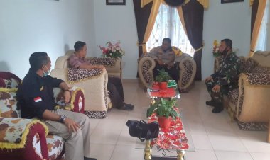 Silaturahmi-Terhadap-Keempat-Paslon,-Kapolres-Sumba-Barat-Tegaskan-Tidak-Ada-Eforia-Kemenangan