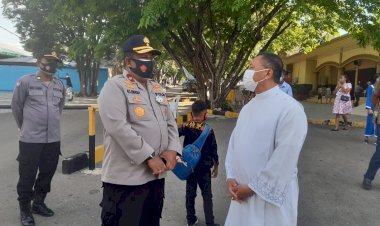 Wakapolda-NTT-Pantau-Langsung-Pelaksanaan-Prokes-dan-Pengamanan-Ibadah-Natal-di-Gereja