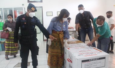 400-Personel-Polda-NTT-Kawal-Ketat-kedatangan-Vaksin-Covid-19-sinovac