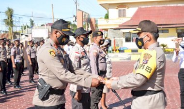 Kapolres-TTS-Beri-Penghargaan-Kepada-4--Personil-Berprestasi