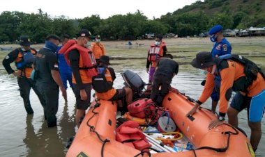 Sat-Pol-Air-Polres-Belu-dan-Polsek-Kakuluk-Mesak-Bantu-Pencarian-Nelayan-Yang-Hilang-Saat-Melaut