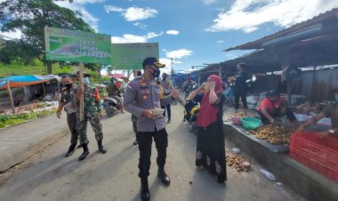 Cegah-Penyebaran-Virus,-TNI-POLRI-dan-Instansi-Terkait-TTU-Bagikan-Masker-di-Tempat-Fasilitas-Umum
