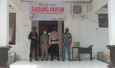 Cipta-Situasi-Kondusif,-Gabungan-Personel-Polres-Sumba-Barat-Daya-Rutin-Laksanakan-Pengamanan-Vaksin-Sinovac-Selama-1-x-24-Jam-Di-Gedung-Penyimpanan-Dinkes
