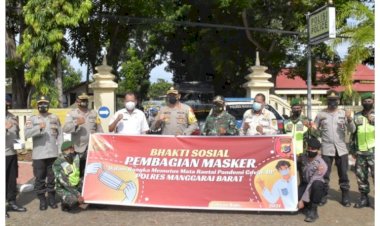 Sinergitas-TNI-Polri-dan-Forkopimda-Manggarai-Barat-Semprot-Disinfektan-dan-Bagikan-Masker-di-Labuan-Bajo