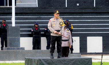 Upacara-Bulanan,-Kapolda-NTT-Ingatkan-Bahwa-Negara-Ini-Terbangun-dengan-Perjuangan-Begitu-keras,-Penuh-Darah-dan-Air-Mata
