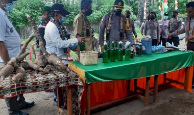 Kapolres-TTU-Launching-Kampung-Tangguh-Penyulingan-Minyak-Kayu-Putih-di-Biboki-Anleu