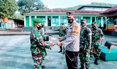 Kapolres-Alor-dan-Dandim-1622-Beri-Penghargaan-Anggota-Bhabinkamtibmas-dan-Bhabinsa--Berprestasi