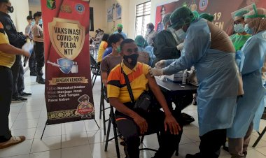 Polda-NTT-Gelar-Vaksinasi-Covid-19-Tahap-I-Kepada-Personel-Ditsamapta-dan-Satbrimob