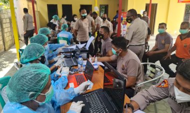 Biddokkes-Kembali-Gelar-Vaksinasi-Covid-19-Tahap-I-Bagi-Satker-Jajaran-Polda-NTT